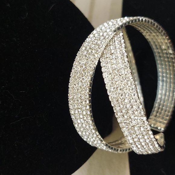 Faux Rhinestone Twist Bracelet - Picture 2 of 4